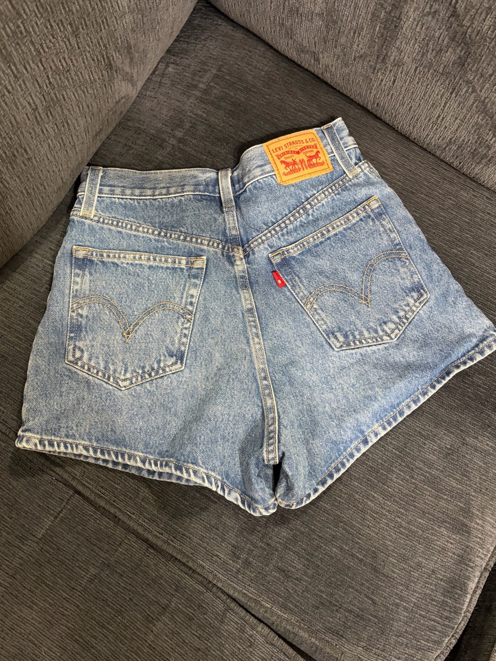 Levi’s High Waisted Mom Shorts Size 27